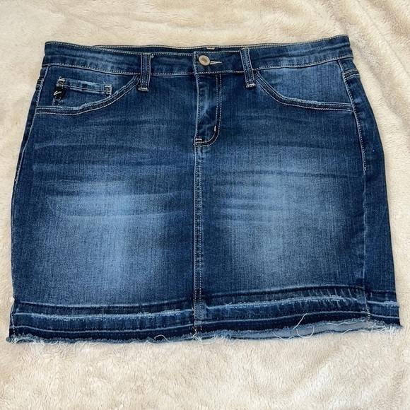 KanCan Distressed Stretch Denim Jean Skirt With Raw Released Hem - Size 9/28 - Picture 2 of 9